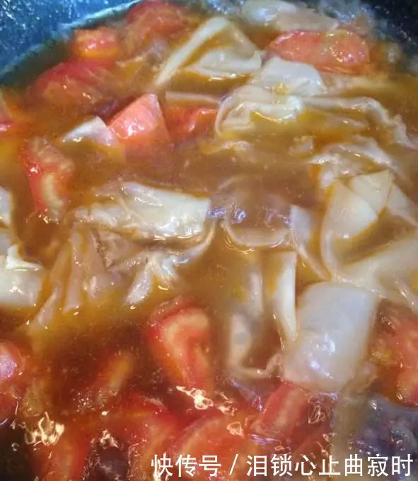 包饺子剩下的饺子皮,这样做就变成了美味的早