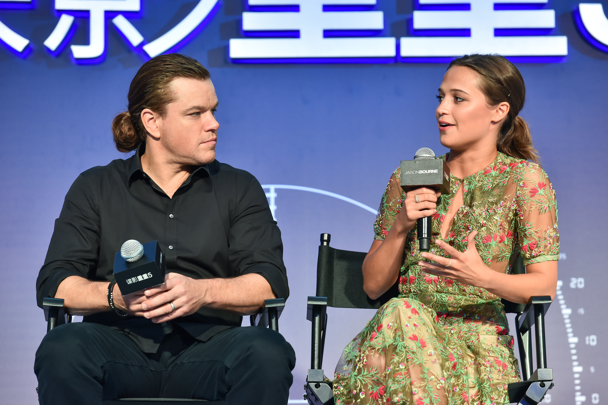 马特达蒙、艾丽西亚维坎德亮相《谍影重重 5》