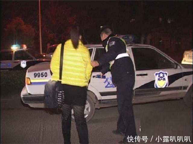 深夜美女司机被查出酒驾，红着脸对交警说了这七个字，交警：我当