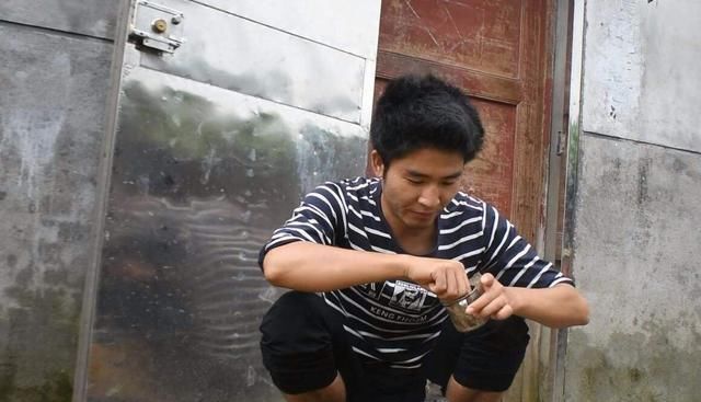 去巴基斯坦打工一年能挣多少钱?农村小哥说出