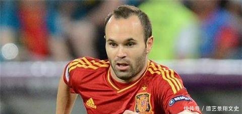 世界足坛10大经典前腰 卡卡、哈维、皮尔洛垫