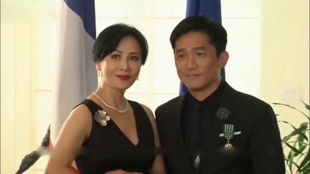 嘻嘻娱乐 2017 11月 刘嘉玲素颜穿梭片场似大姐大 蒋欣造型曝光气场强大 171123
