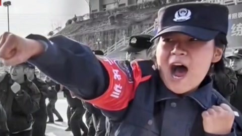 法治中国60分 车辆被贴“蓝色罚单” 交警提示暖人心