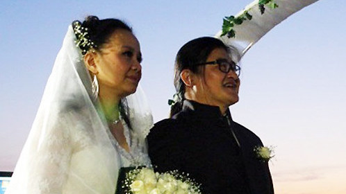 鲁豫有约 刘欢夫妇爱琴海边披婚纱纪念银婚