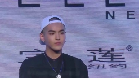 嘻嘻娱乐 2017 11月 鹿晗吴亦凡罕见同框 小G娜曾爆料二人不和 171126