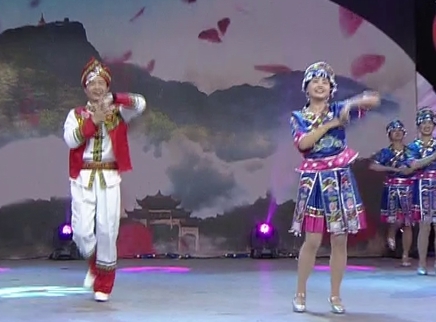 321动起来 广场舞《幺妹住在十三寨》
