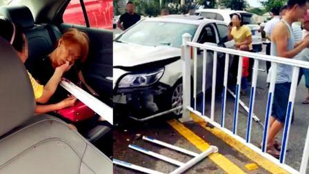 女司机驾车撞断护栏 铁杆刺穿玻璃后击中1人