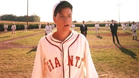 男子给亡灵建造棒球场