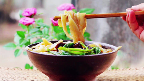 李子柒古香古食 来一碗鲜美的山西刀削面吧