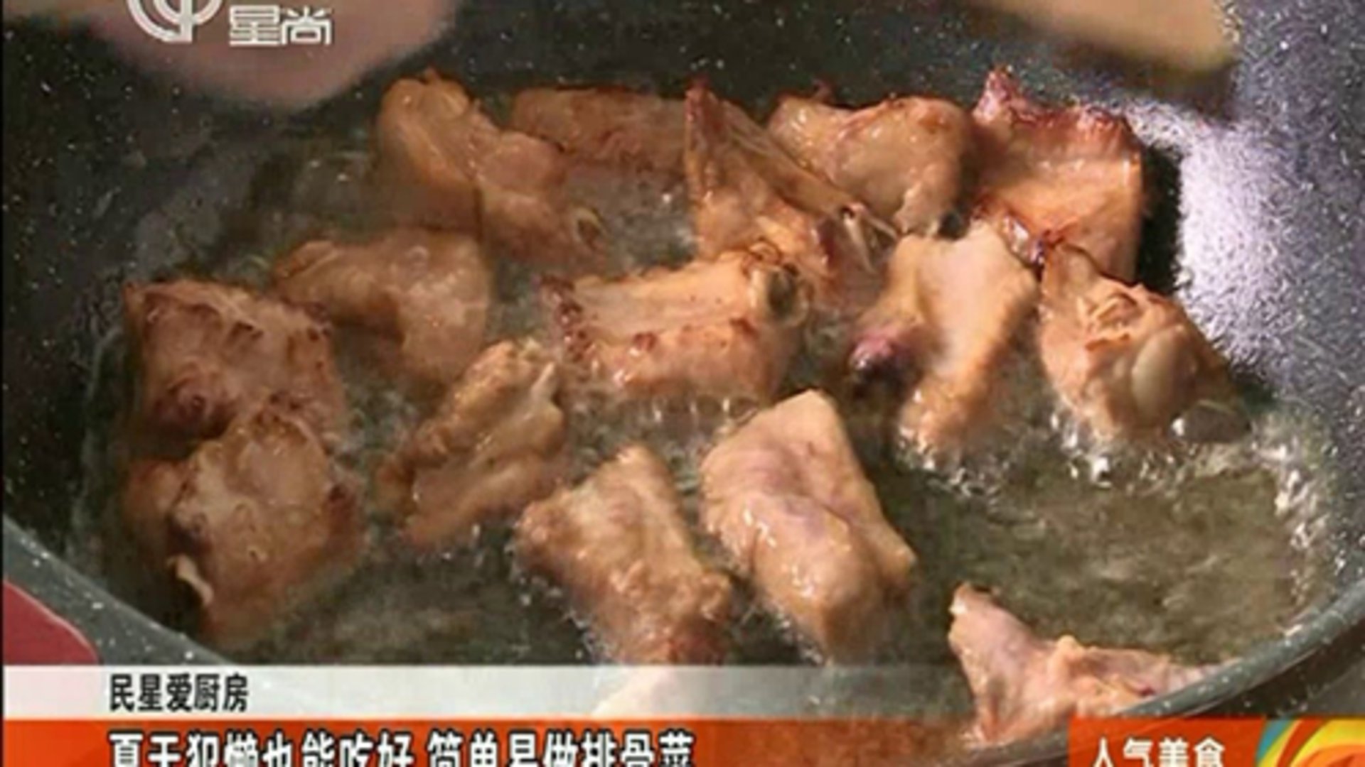 人气美食 小龙虾月饼想吃不简单！传统鲜肉展开排队攻势