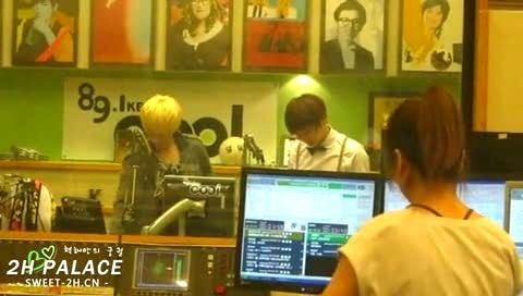 IU kiss&cry Kiss The Radio 主赫宰 & 利特 饭拍版 11/08/29-Super Junior (SJ)