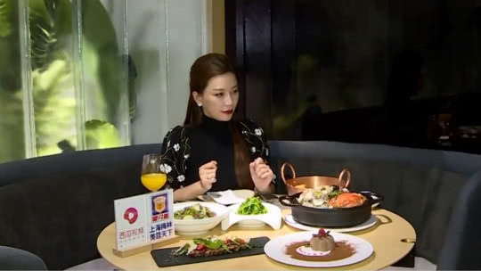 人气美食 一口锅贴满口汤 一开就是二十三年的夫妻老婆店