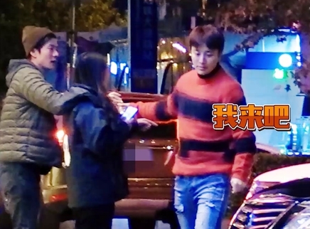 贾乃亮暖心主动帮忙车技超赞