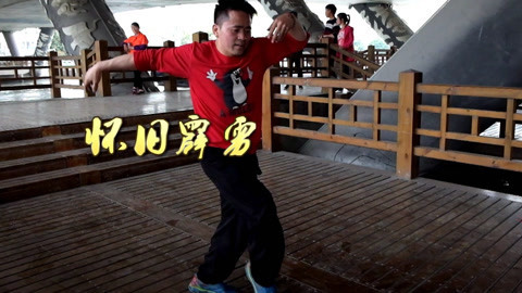 唱罢吹灯 大叔跳怀旧霹雳舞，感动无数70后网友