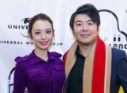 吉娜晒和郎朗自拍照