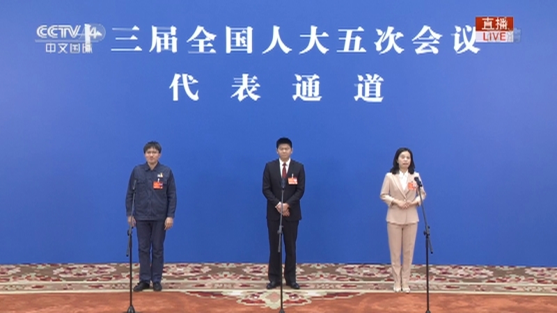《十三届全国人大五次会议 全国政协十三届五次会议特别报道》 20220308 代表通道