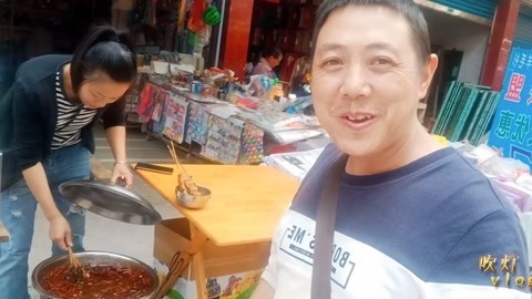 唱罢吹灯 四川达州石桥镇的特色小吃串串，太香了大叔吃了不想走
