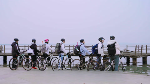 刘畊宏阳澄湖骑行意境拉满 张峰成浪漫终结者