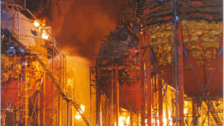 美国飞机坠毁的事还没解决 附近又传来了爆炸声