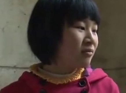好女人 扛父上学的最美孝顺女