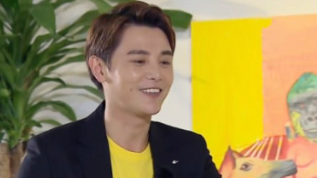 柳岩灿盛甜蜜拥抱告别