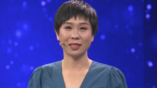 幸福来敲门【天津卫视】 快递妈妈带女儿工作 一手拿快递一手抱女儿