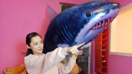 开箱大魔王 第一季 小姐姐试玩风靡美国的鲨鱼玩具 组装以后能在空中游泳