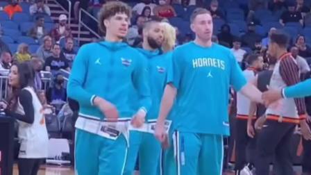 NBA热辣资讯 三球赛前热身秀打板扣篮！这丝滑的一扣真的太帅了！