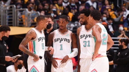 NBA热辣资讯 迪奥普11中11砍30+ 马刺成斯台普斯最大赢家
