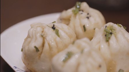 二更视频 上海85年传奇生煎老店 每天出售十多万生煎 今天老师傅把秘方公开了 811