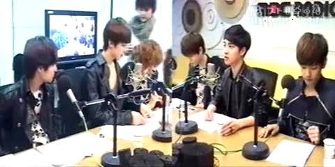 EXO MAMA - Younha的闪耀星夜Cut 12/05/14-EXO-K