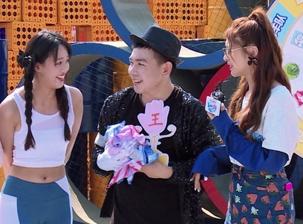 “舞王”现场秀舞蹈