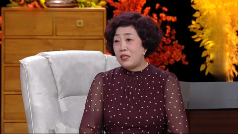 “双标”母亲倾尽爱与担当 褪色假钞藏着艰难岁月