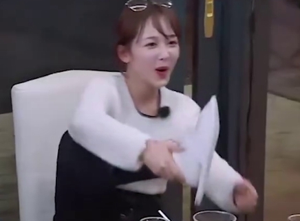 综艺吃瓜社 杨紫柔韧度惊呆众人