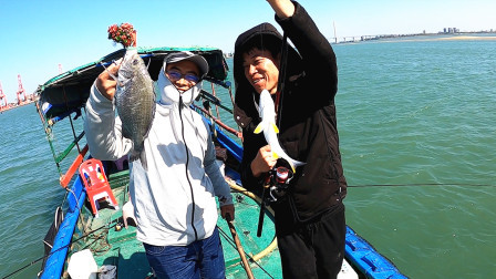 思乡渔夫赶海 渔夫新年第一天出海就爆箱，搞条大鱼给团队加餐，几个兄弟喝多了