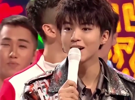 TFboys杨洋李易峰等同框送祝福