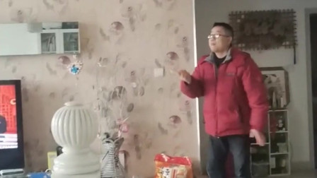 在家的打乒乓球大赛开始啦
