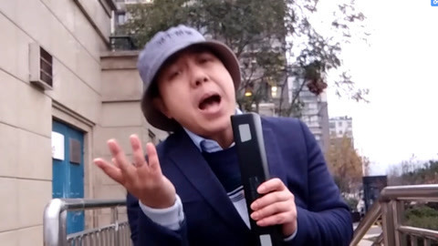 唱罢吹灯 大叔又唱又跳翻唱《沙漠骆驼》唱歌太皮了