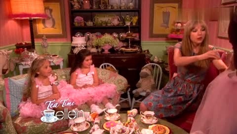 Taylor Swift A Tea Time In Ellen Show-Taylor Swift (泰勒·斯威夫特)Sophia Grace & Rosie