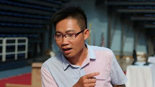 语众不同 30岁高考状元屡拒名校 被斥集邮