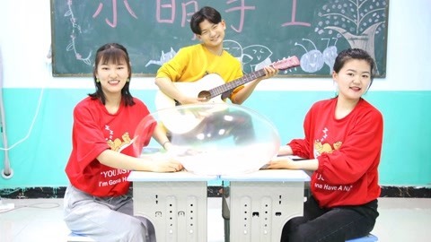 美女家务事 无硼砂泥搭帐篷赢吉他