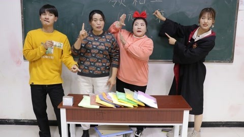 美女家务事 老师发粘土10元一袋，同学们合伙套路老师，花一元钱领了10袋
