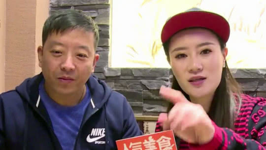 人气美食 仅靠双眼就知道油温 老牌街边店熏鱼热卖近三十年