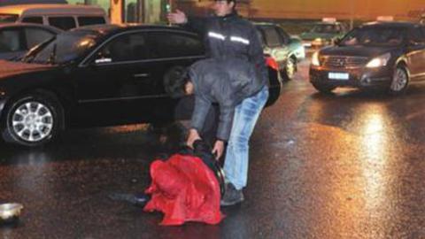 耳目一新 男子闯红灯被撞飞身亡