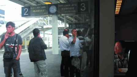 高铁中途停站时  下车抽根烟 车却开走了怎么办？