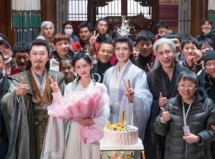 张予曦佟梦实《千秋令》杀青