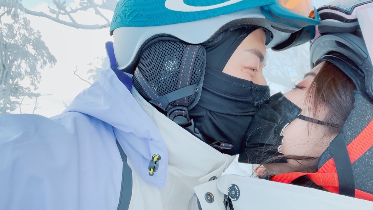 番外篇：能能罗拉高甜口罩吻