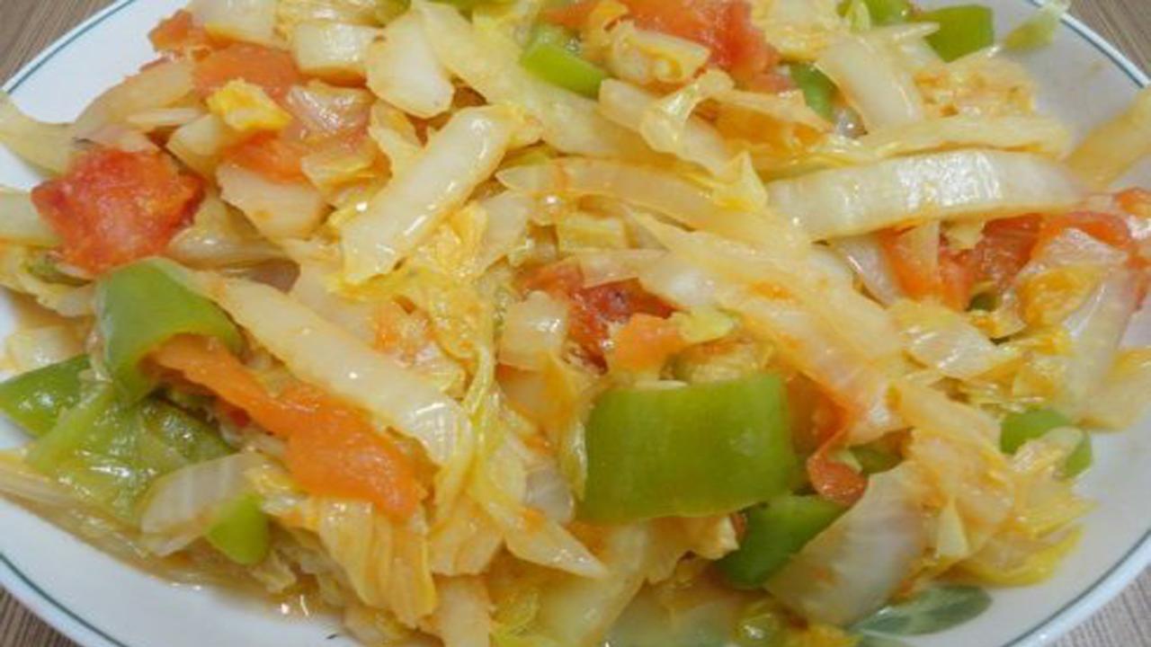 美&middot;食 白菜和西红柿这样做酸甜可口，最便宜的美容菜，很多人没试过这吃法