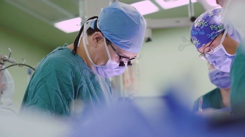朱俊明抢救双胞胎孕妇 一根血管关系到三条生命