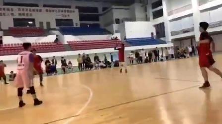 国产吹杨？这哥们比赛投三分他只投半场的 对手也都不防
